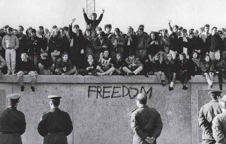 30 anni dal crollo del #MurodiBerlino, un anniversario malinconico 30 anni dal crollo del #MurodiBerlino, un anniversario malinconico