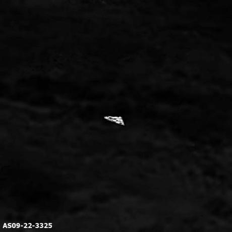 Oggetto triangolare sconosciuto in una foto della NASA durante la Missione Apollo 9 ? Oggetto triangolare sconosciuto in una foto della NASA durante la Missione Apollo 9 ?