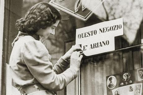 La camicia nera va ancora di moda La camicia nera va ancora di moda