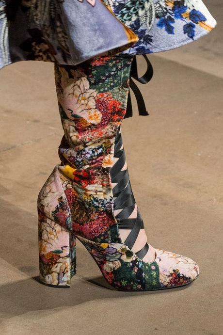 THE DARK ROMANCE TREND FOR FALL 2019 THE DARK ROMANCE TREND FOR FALL 2019