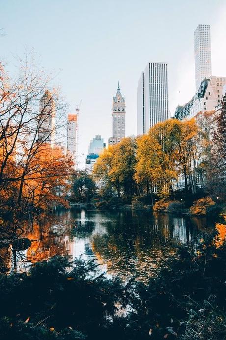 THE DARK ROMANCE TREND FOR FALL 2019 THE DARK ROMANCE TREND FOR FALL 2019