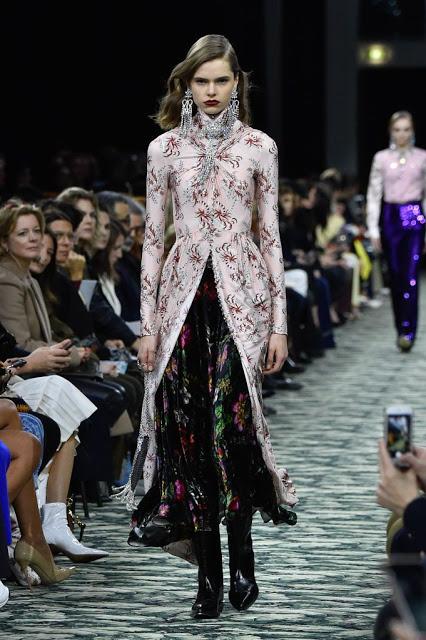 THE DARK ROMANCE TREND FOR FALL 2019 THE DARK ROMANCE TREND FOR FALL 2019