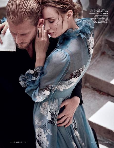 Fall Florals: The Dark Romance Trend For Fall 2019 Fall Florals: The Dark Romance Trend For Fall 2019