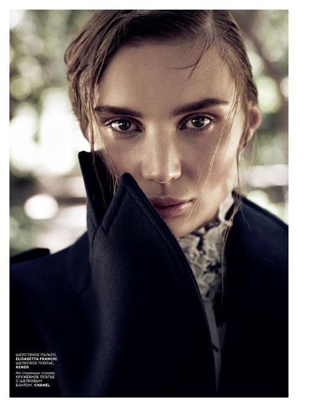 Fall Florals: The Dark Romance Trend For Fall 2019 Fall Florals: The Dark Romance Trend For Fall 2019