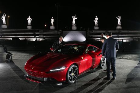 La Ferrarri Roma si doveva presentare al Colosseo, ma la Sindaca ha detto no La Ferrarri Roma si doveva presentare al Colosseo, ma la Sindaca ha detto no