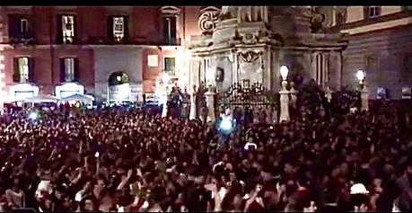 Le ‘sardine’ arrivano a Napoli: pronto un flash mob contro Salvini Le ‘sardine’ arrivano a Napoli: pronto un flash mob contro Salvini