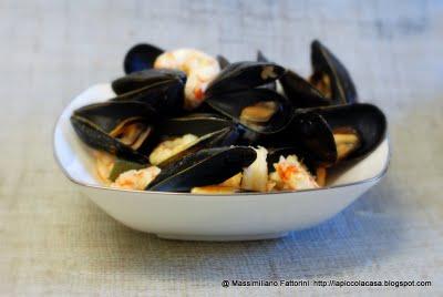 I frutti di mare: Cozze ( muscoli ) e gamberi con latte di cocco al curry e zenzero