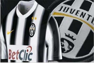 La maglia della Juventus 2012: i bianconeri presentano la nuova divisa