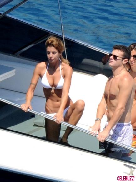 Elisabetta Canalis sullo yacht ad Amalfi con l'ex compagno Angelo Vita sembra rinata