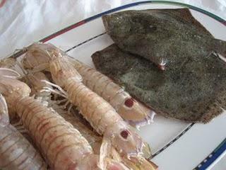 Spaghetti alla chitarra con canocchie e pesce alla griglia