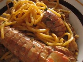 Spaghetti alla chitarra con canocchie e pesce alla griglia