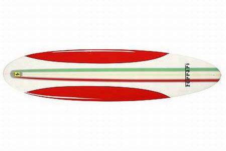 Tavola da surf “Ferrari” in edizione limitata