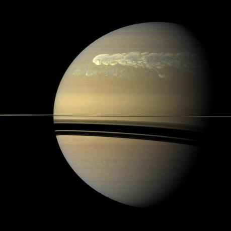 TRA SATURNO, POTENZA E POESIA: SGUARDO SULL'INFINITAMENTE GRANDE