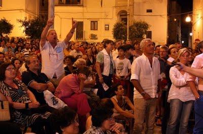 Sgarbi scappa dal festival di Polignano prima che lo legnino