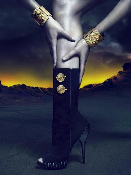 Campagna Pubblicitaria Versace A/I 2011-12 by Mert Alas e Marcus Piggott