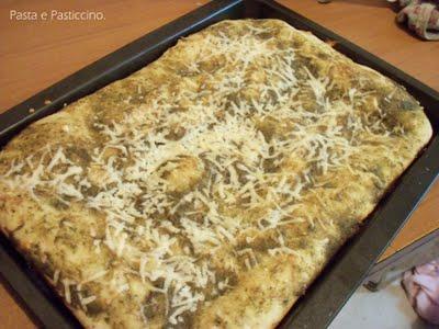 PIZZA DI KAMUT AL PESTO DI RUCOLA&PECORINO; e IL MIO RITORNO SUGLI SCHERMI PIZZA DI KAMUT AL PESTO DI RUCOLA&PECORINO; e IL MIO RITORNO SUGLI SCHERMI