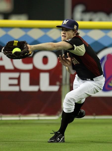 Glee: Chord Overstreet gioca a softball ma il suo pacco non è lì