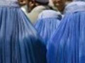 storia kamila, piccola sarta kabul costruiva clandestinamente vestiti donne durante regime talibani obbligava burqa