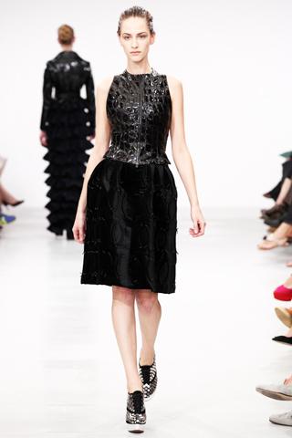 [Fashion Show] Alaïa Ritorna a Sfilare e Anna Wintour lo Snobba...