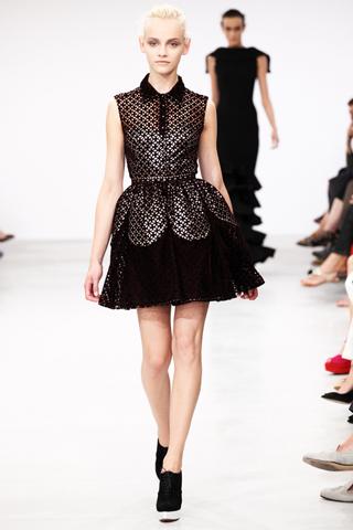 [Fashion Show] Alaïa Ritorna a Sfilare e Anna Wintour lo Snobba...