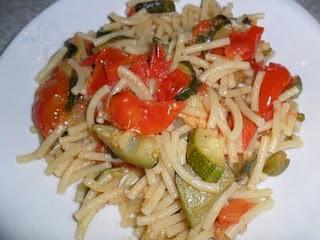 ITALIANINI CON POMODORINI PIENNOLO E ZUCCHINE.......OVVERO.....LA PASTA DI DOLCE META'.....