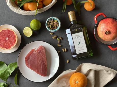 Tonno tataki ai pistacchi con insalatina di agrumi al Laudemio Frescobaldi Tonno tataki ai pistacchi con insalatina di agrumi al Laudemio Frescobaldi
