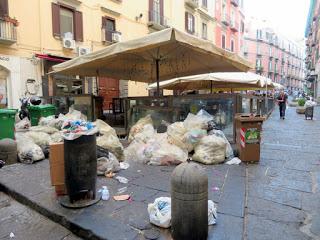 Napoli: in giro per Chiaia (2) Napoli: in giro per Chiaia (2)