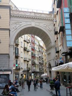Napoli: in giro per Chiaia (2) Napoli: in giro per Chiaia (2)
