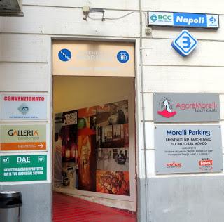 Napoli: in giro per Chiaia (2) Napoli: in giro per Chiaia (2)