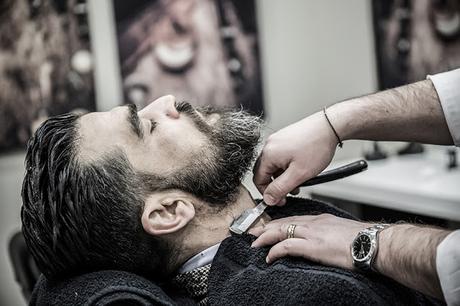 Il rasoio più adatto al viso e a chi porta la barba Il rasoio più adatto al viso e a chi porta la barba