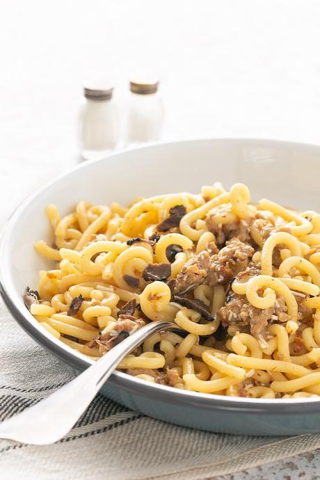 Gramigna salsiccia funghi e… un nonnulla di tartufo Gramigna salsiccia funghi e… un nonnulla di tartufo