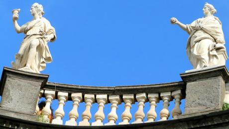 Napoli: il caffè, l'ombrello, le parole...tutto sospeso!!! Napoli: il caffè, l'ombrello, le parole...tutto sospeso!!!