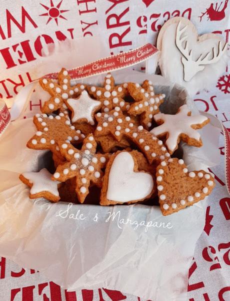 BISCOTTI AL MIELE E ZENZERO BISCOTTI AL MIELE E ZENZERO
