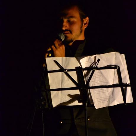 Gli spazi mobili della poesia #4: Julian Zhara, “Più seria della morte” Gli spazi mobili della poesia #4: Julian Zhara, “Più seria della morte”