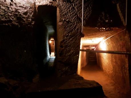 Le viscere di Napoli aprono le porte: viaggio straordinario nella città sotterranea Le viscere di Napoli aprono le porte: viaggio straordinario nella città sotterranea