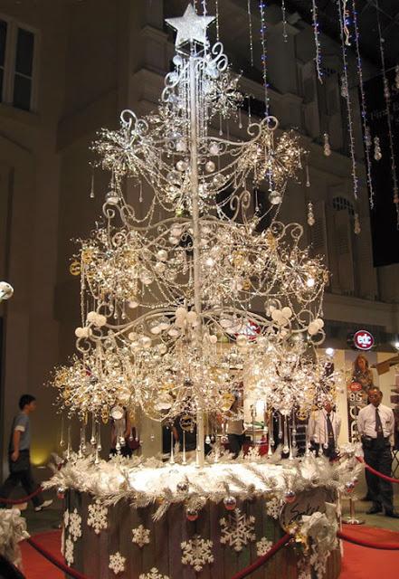 come decorare albero di natale albero di natale ferro di cavallo alberi di natale stravaganti decorazioni natalizie fai da te natale 2019 come decorare la casa per natale addobbi natalizi addobbi natalizi fai da te mariafelicia magno fashion blogger colorblock by felym fashion blogger italiane blog di moda palle albero alcoliche