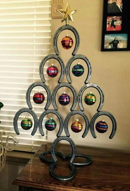 albero di natale a ferro di cavallo albero di natale ferro di cavallo alberi di natale stravaganti decorazioni natalizie fai da te natale 2019 come decorare la casa per natale addobbi natalizi addobbi natalizi fai da te mariafelicia magno fashion blogger colorblock by felym fashion blogger italiane blog di moda palle albero alcoliche