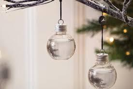 palle per decorare l'albero ripiene di alcool albero di natale ferro di cavallo alberi di natale stravaganti decorazioni natalizie fai da te natale 2019 come decorare la casa per natale addobbi natalizi addobbi natalizi fai da te mariafelicia magno fashion blogger colorblock by felym fashion blogger italiane blog di moda palle albero alcoliche