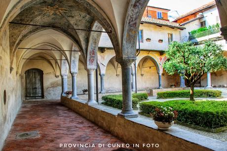 Chiostro della Chiesa di San Giovanni - Saluzzo Fotografie Chiesa di San Giovanni - Saluzzo