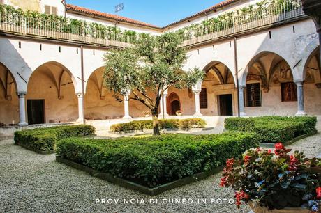 Chiostro della Chiesa di San Giovanni - Saluzzo Fotografie Chiostro della Chiesa di San Giovanni - Saluzzo