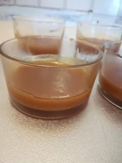 Mousse al cioccolato bianco e caramello Mousse al cioccolato bianco e caramello