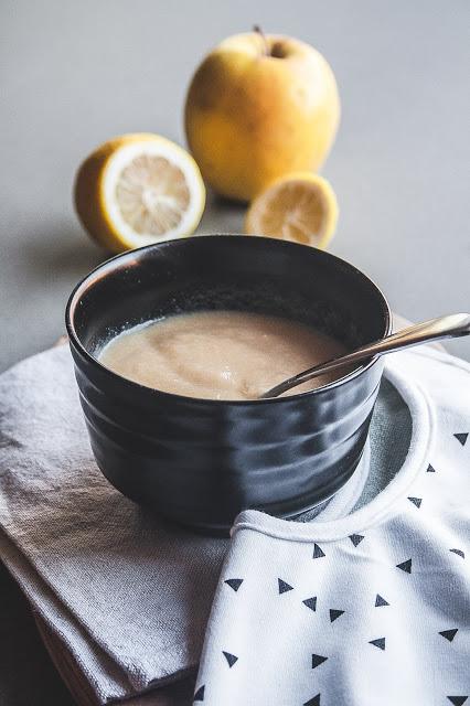 Mousse di mela, ricetta per lo svezzamento del bambino Mousse di mela, ricetta per lo svezzamento del bambino