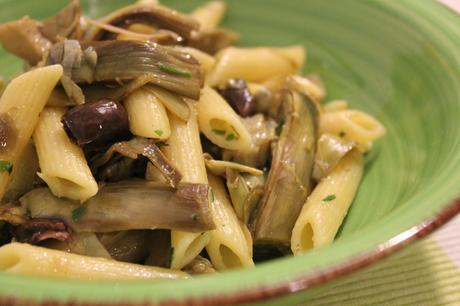 Magico Natale, ecco le ricette per le feste: Rigatoni con carciofi e olive. Magico Natale, ecco le ricette per le feste: Rigatoni con carciofi e olive.
