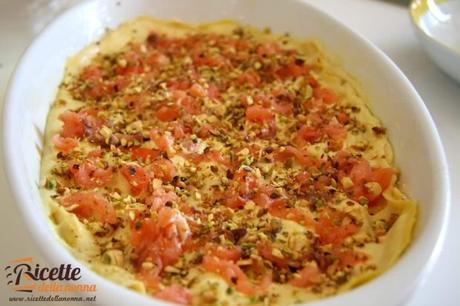Il menù del Cenone di Capodanno Lasagna al salmone in crosta con granella di pistacchi