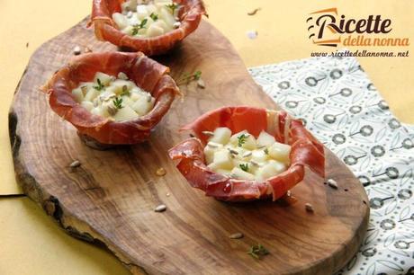 Il menù del Cenone di Capodanno Cestini croccanti di prosciutto crudo con stracchino e pere
