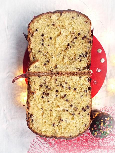 Panettone alle gocce di cioccolato a lievitazione mista Panettone alle gocce di cioccolato a lievitazione mista