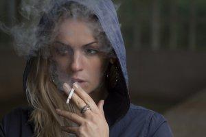 Il fumo danneggia anche la salute mentale. I rischi per i giovani fumo