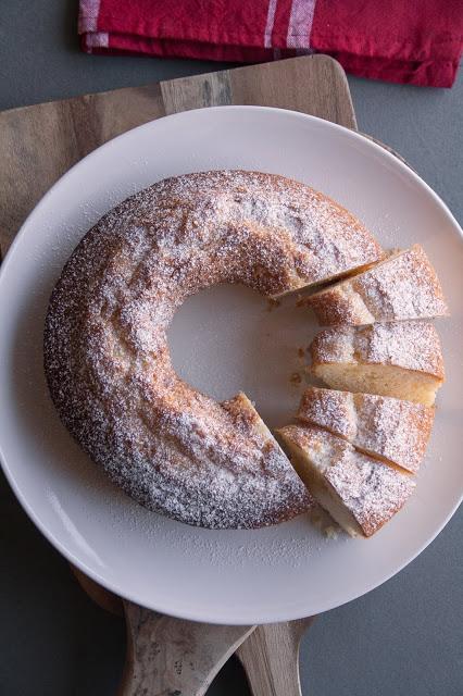 Ciambella morbida yogurt e miele, la ricetta senza burro Ciambella morbida yogurt e miele, la ricetta senza burro