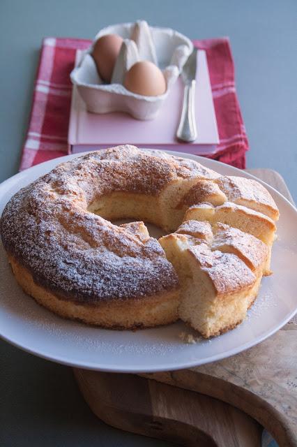 Ciambella morbida yogurt e miele, la ricetta senza burro Ciambella morbida yogurt e miele, la ricetta senza burro