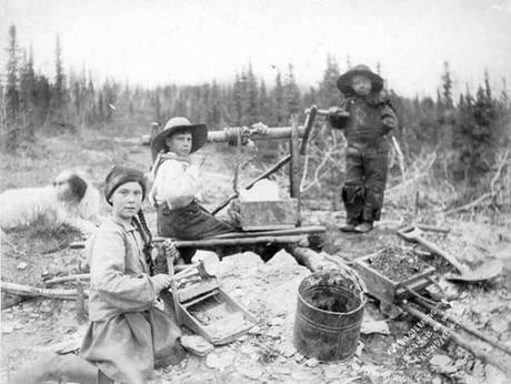 Greta Thunberg è una viaggiatrice nel tempo? Una foto del 1898 scatena polemica greta thunberg 1898